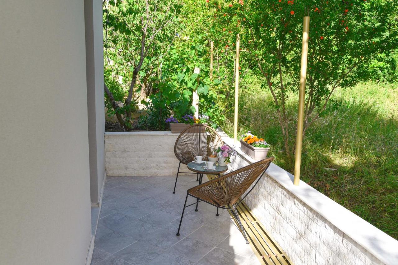 Verbalj Apartment With Swimming Pool Cattaro Esterno foto