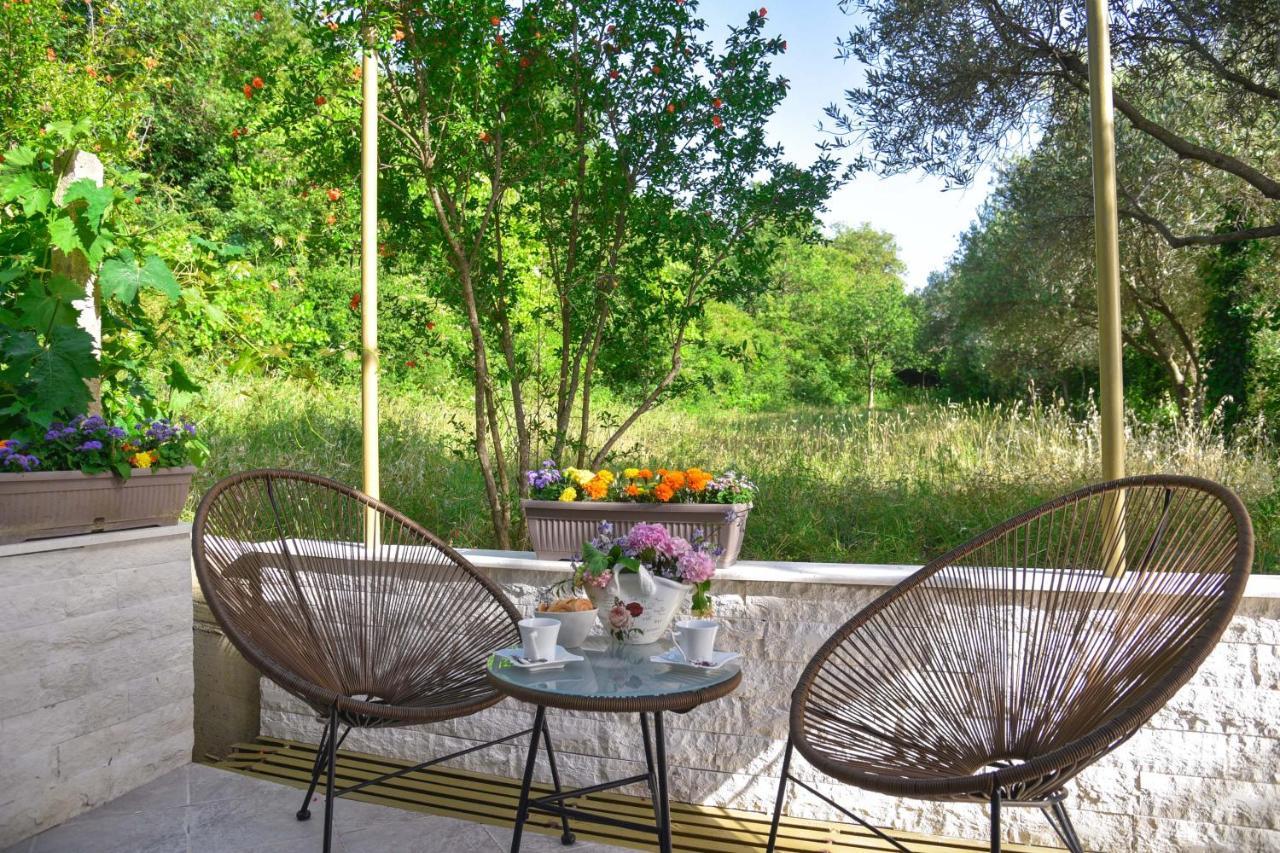 Verbalj Apartment With Swimming Pool Cattaro Esterno foto